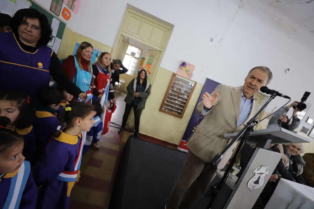Schiaretti Huerta Grande escuela by prensa Gobierno de Córdoba