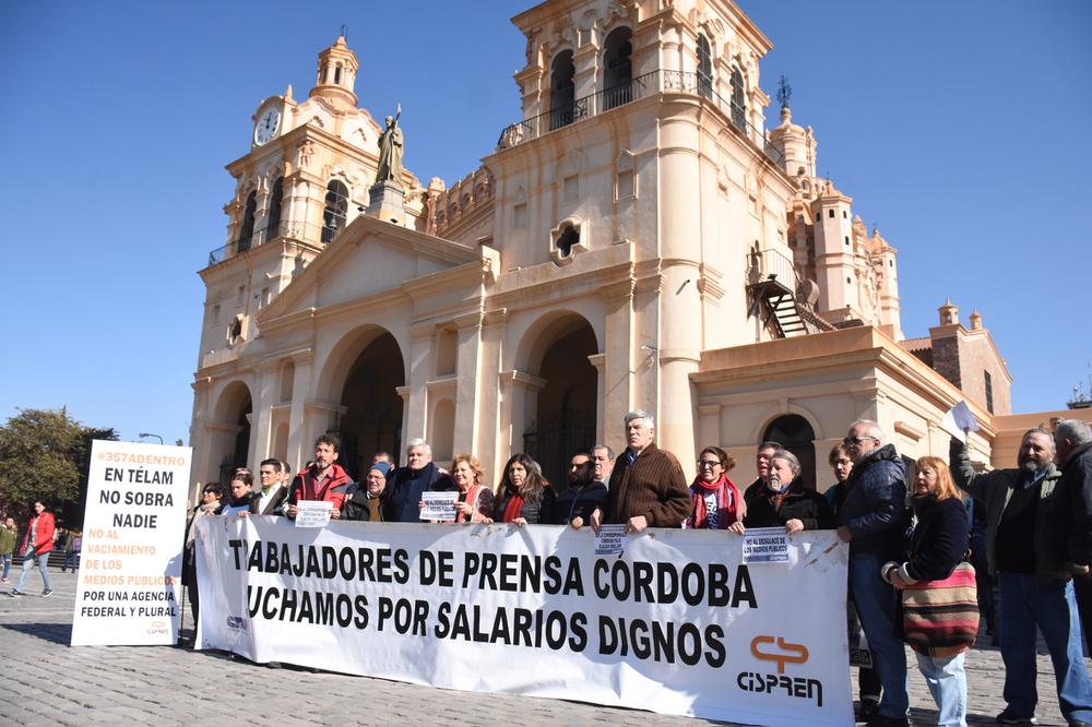 télam radio abierta en córdoba by Laura Lescano