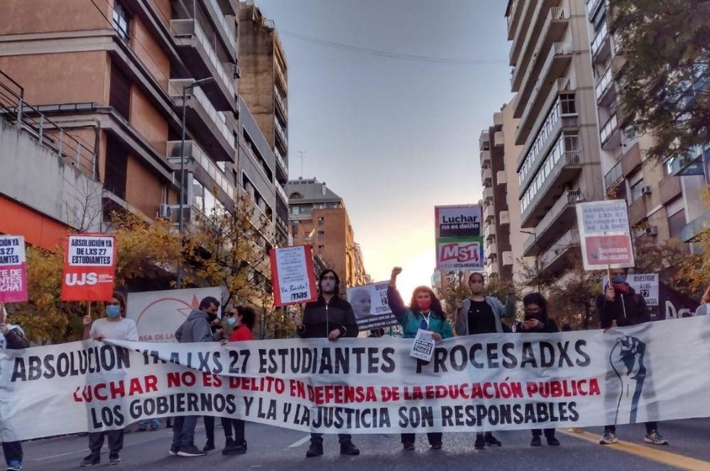 Marchan por la absolución de los estudiantes que tomarón el Pabellón Argentina en 2018