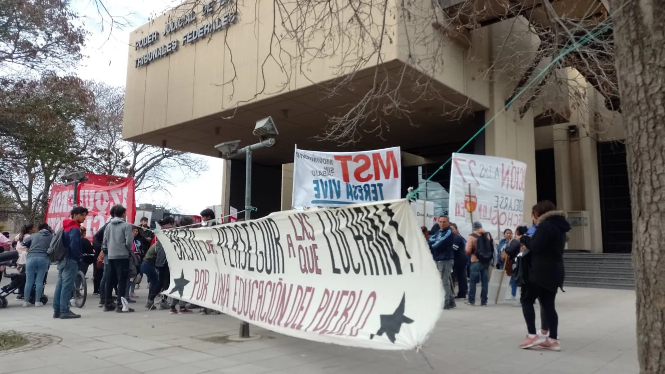 Radio abierta solidaria con los estudiantes imputados por la toma del Pabellón Argentina UNC 3