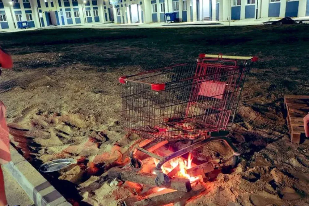 viral argentinos improvisan un carrito de supermercado como parrilla 2