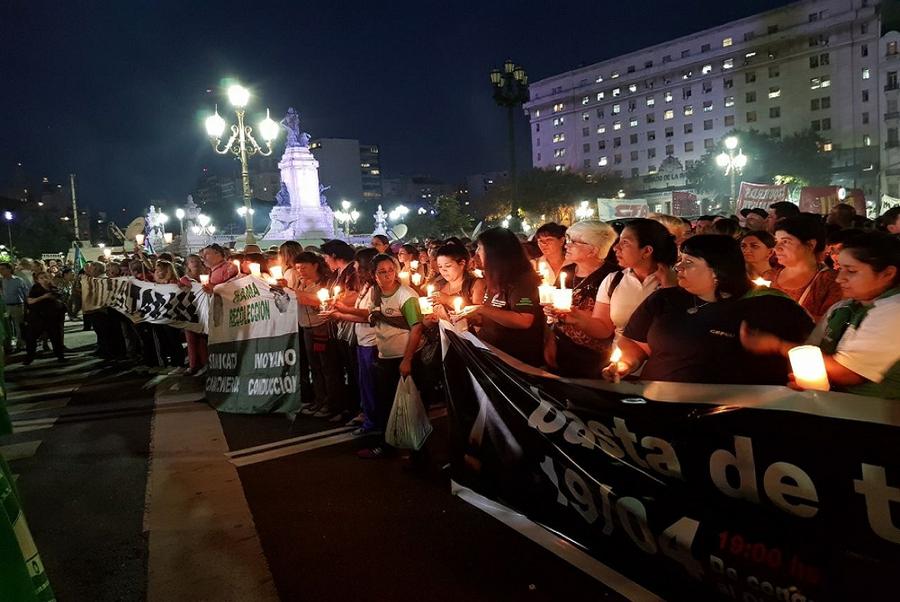 Movilización con velas por tarifazo @martindaro1
