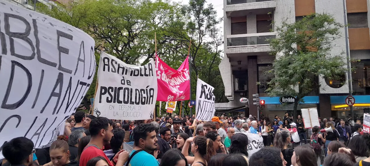 tercera marcha uni foto lnm