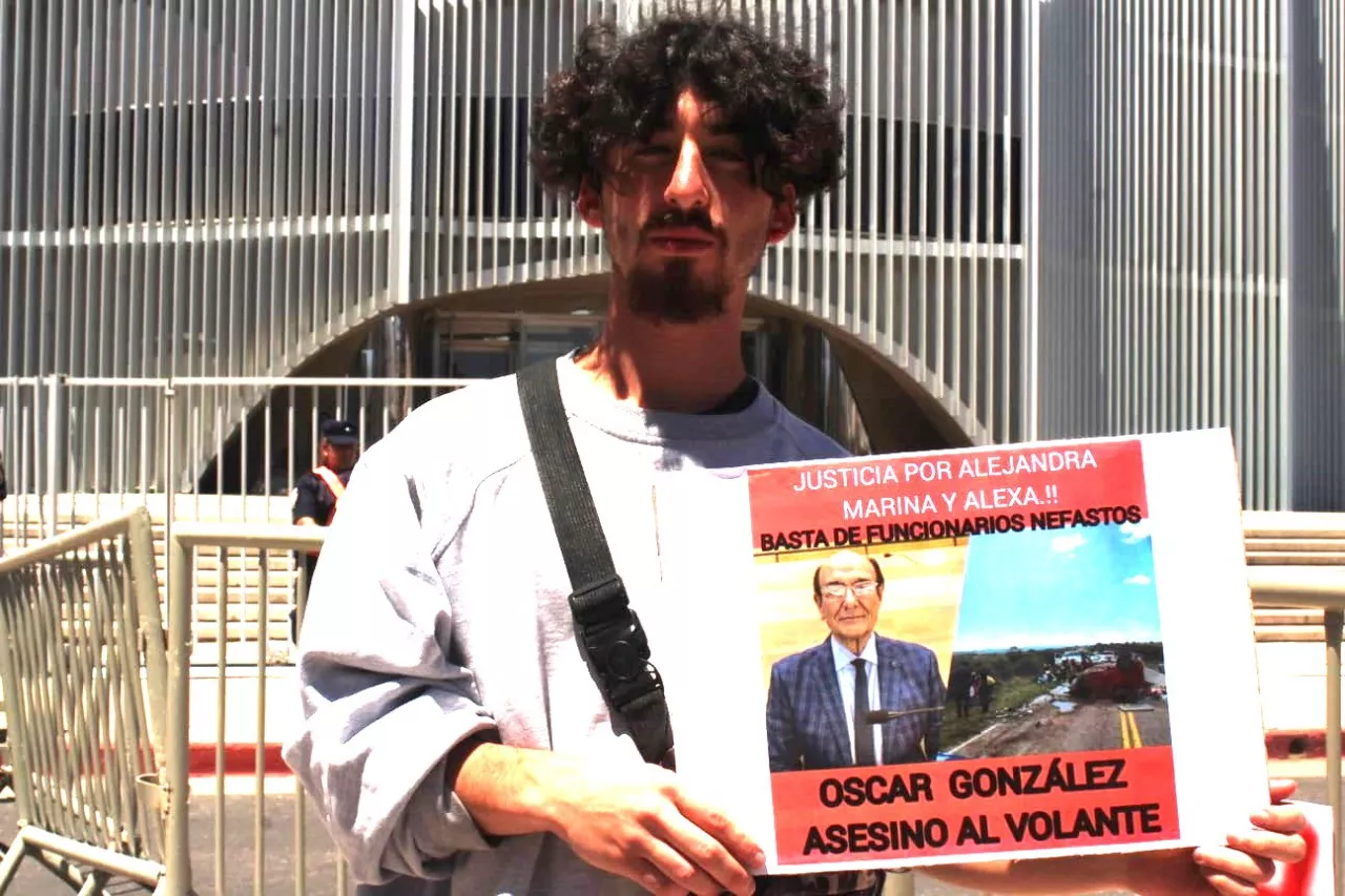 marcha contra oscar gonzalez mas democracia