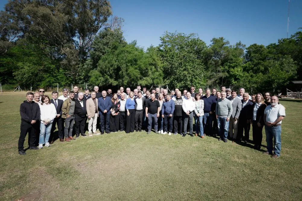 Kicillof con intendentes by InfoCielo