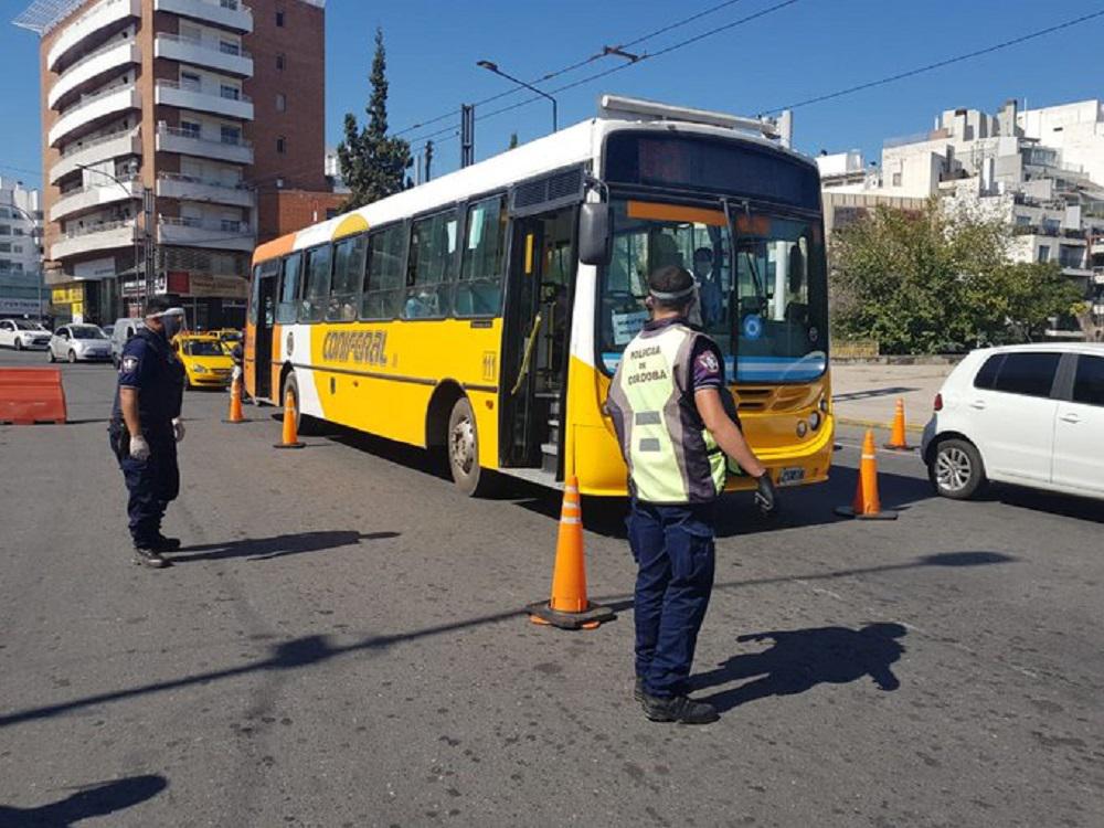 Controles cuarentena @PoliciaCbaOf