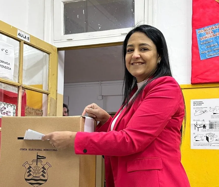 Soher El Sukaria vota (Twitter Soher El Sukaria)