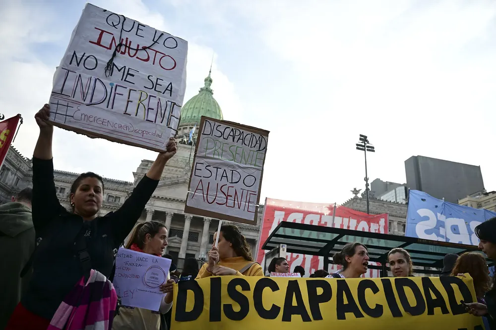 Marcha de jubilados con adhesiones frente al Congreso (NA) 4