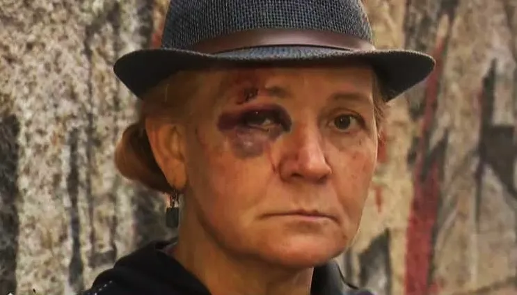 Mujer agredida por Naranjitas (captura El Doce)