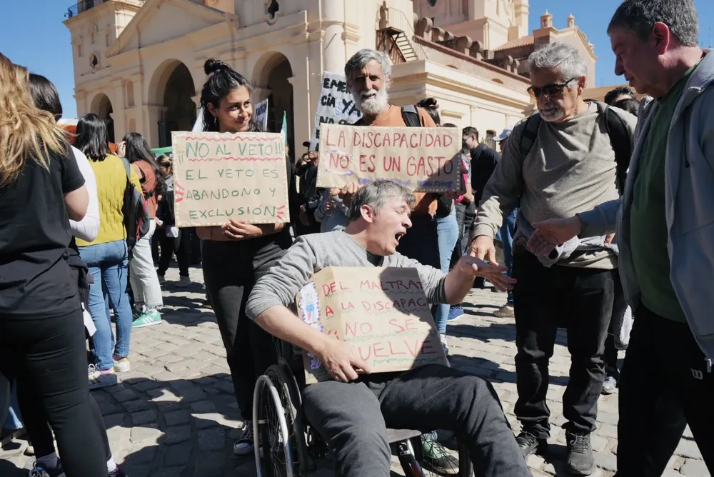 Vigilia en Córdoba por la Ley de Emergencia en Discapacidad (Lucrecia Bianchini) 10