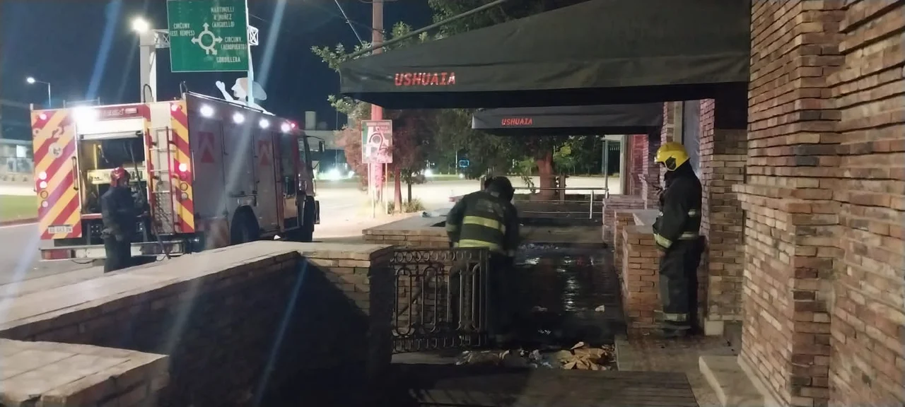 Incendio en piso de madera de un boliche de Cerro de Las Rosas (gentileza)