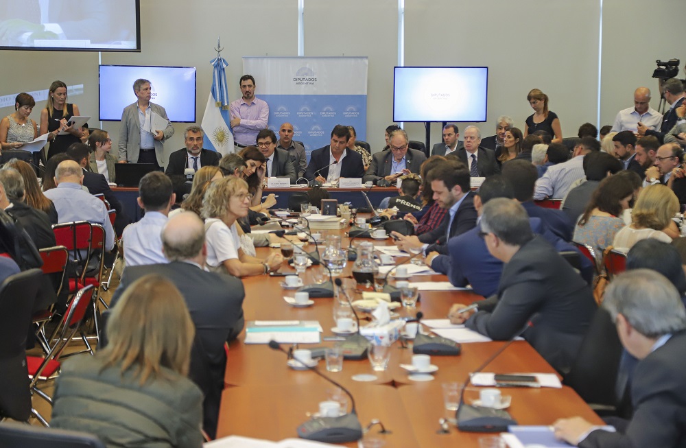 Diputados debate comision NA