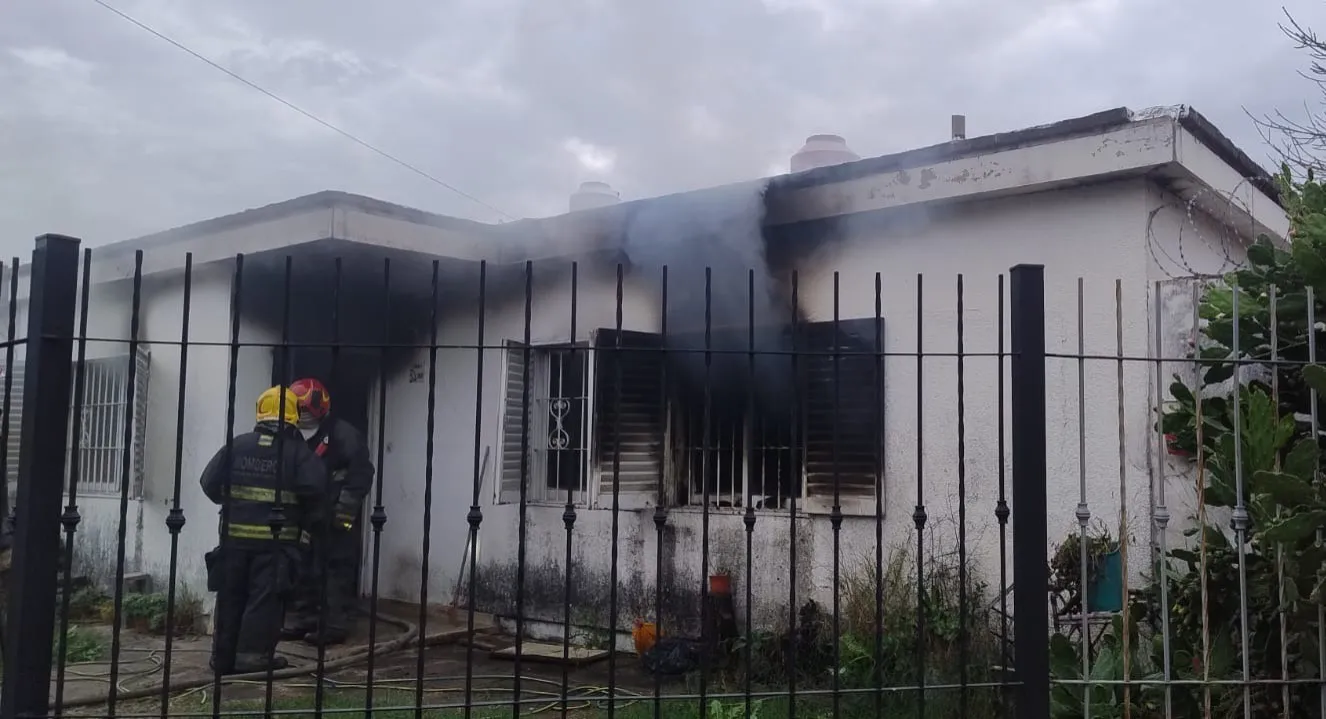 Incendio en barrio Los Álamos by Policía