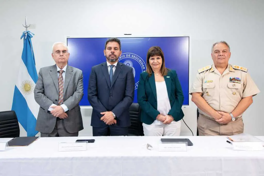 Bullrich conf prensa Prefectura NA