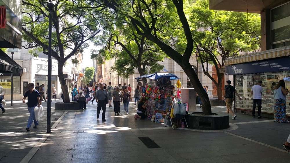peatonal comercios cordoba by Maria del Mar Job LNM