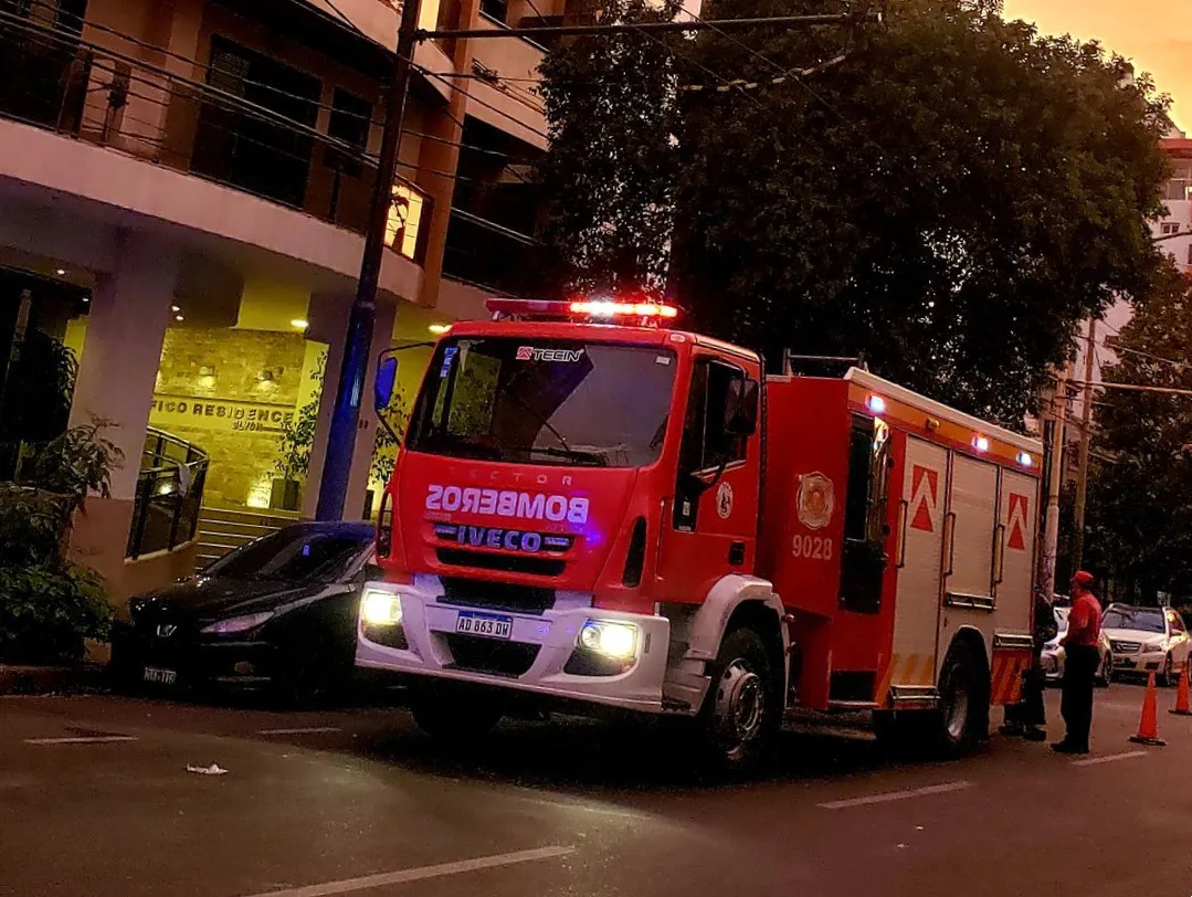 Incendio en edificio de barrio Cofico (Leonardo Guevara)
