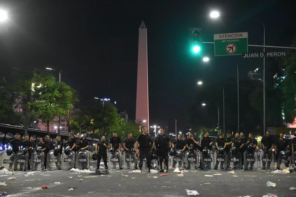 20-12-2022_ocho_heridos_entre_bomberos_y