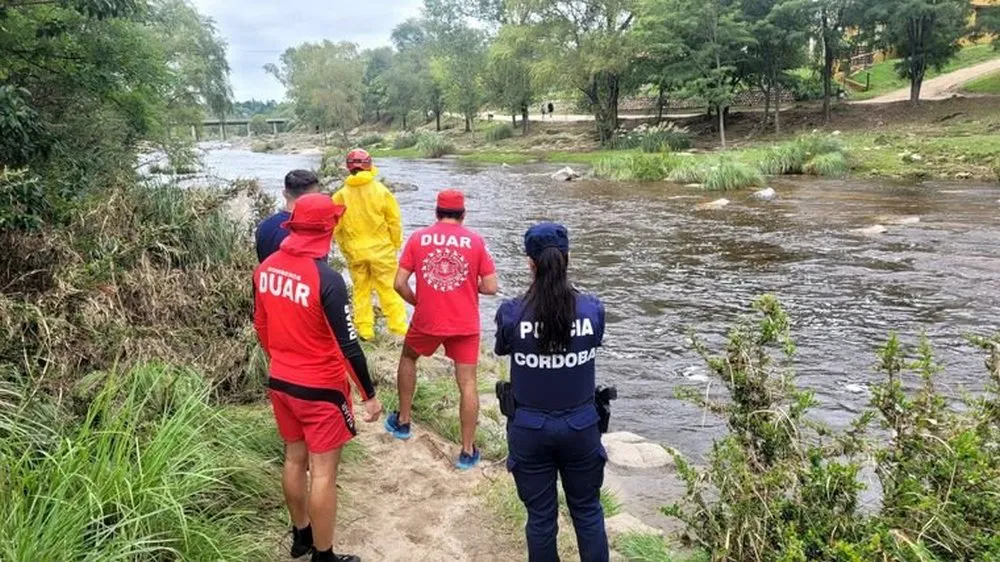 HALLAN un cuerpo en el rio los reartes