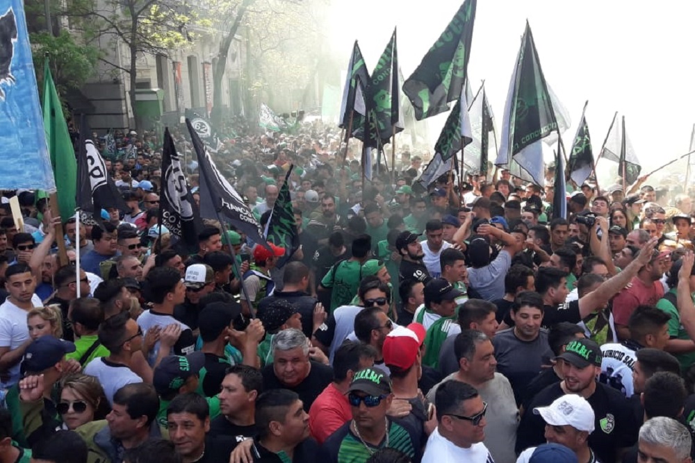 marcha patio olmos gremios by Diego Roscop