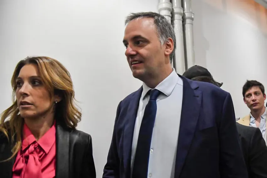 Adorni y esposa 