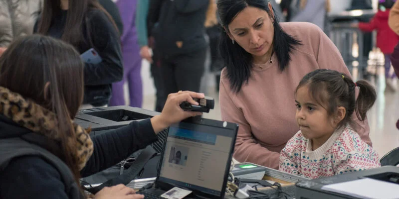 El "Operativo DNI" llega a barrio Lamadrid: trámites del Registro Civil y otros servicios thumbnail