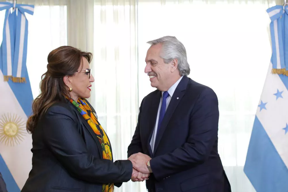 Fernandez y Xiomara Castro by Telam