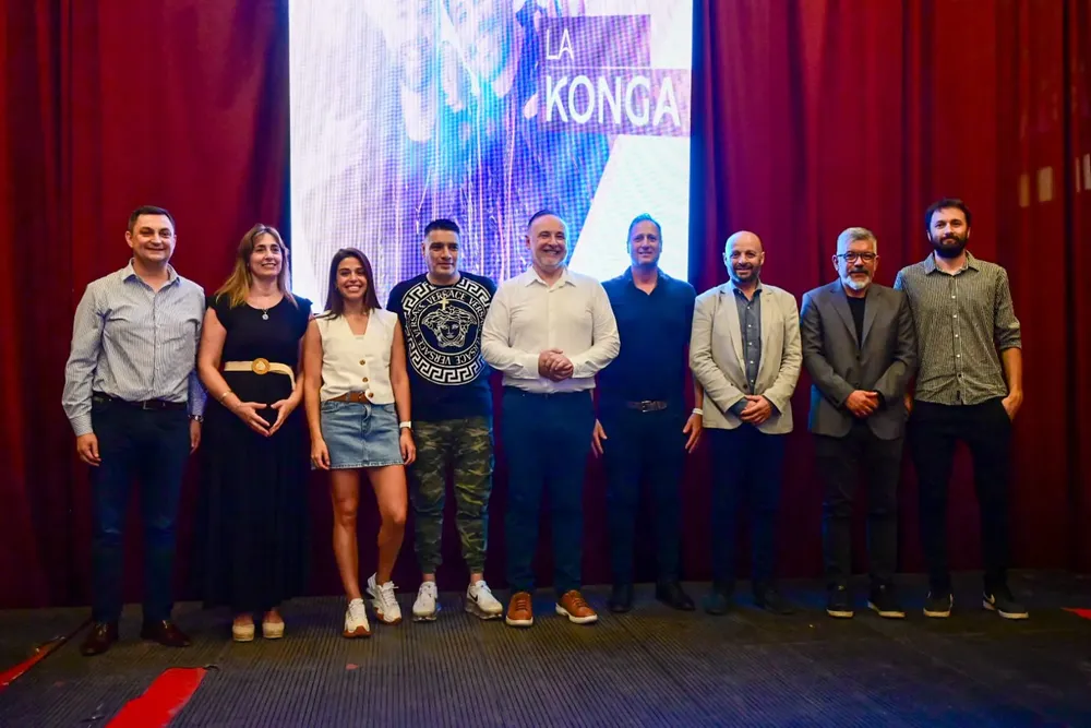 multimedia.normal.bcb793a7d46f2b9d.UHJlc2VudCBGZXN0aXZhbCBQZcOxYXMgZ2VudGlsZXphX25vcm1hbC53ZWJw