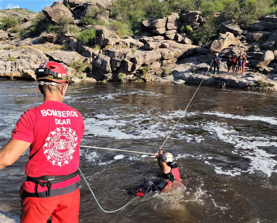 Rescate en Mina Clavero (Policía) 1