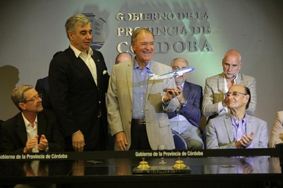 Schiaretti-acuerdo-con-Aerolíneas