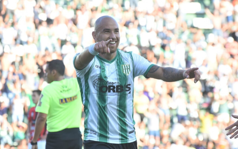 Junior Arias Banfield Gentileza