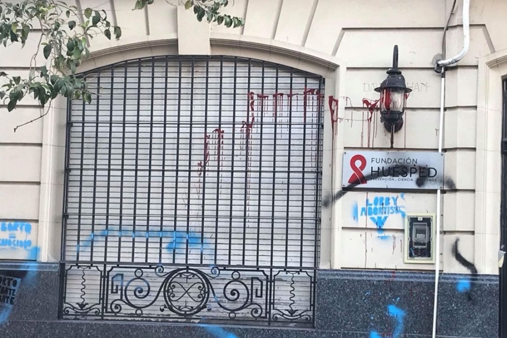 ataque a fundación huesped