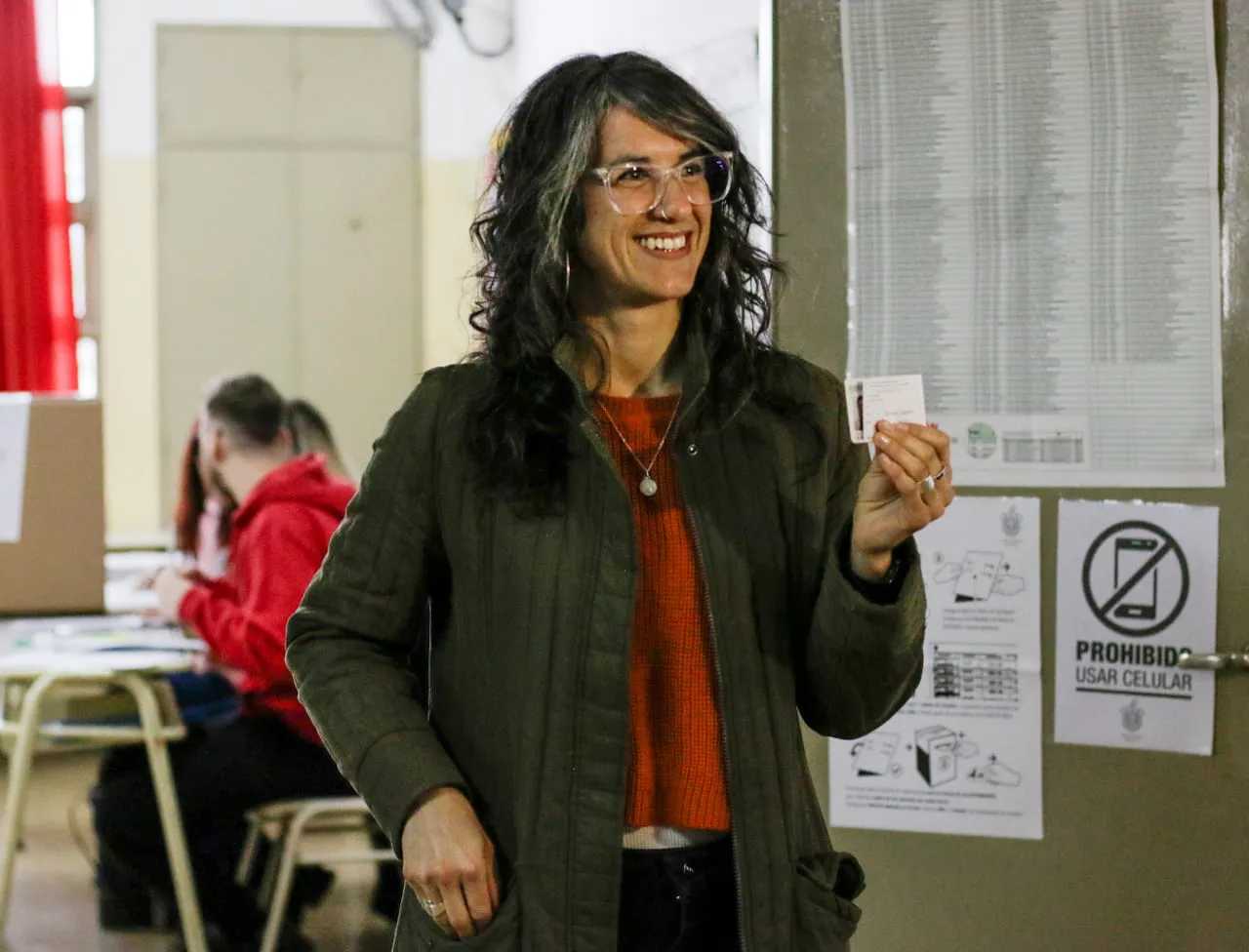 Laura Vilches vota (gentileza) 2