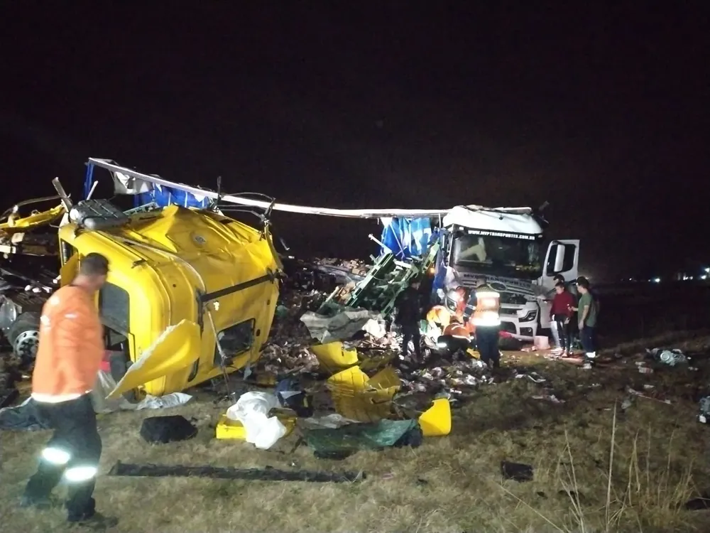 Choque fatal entre camiones (Policía)