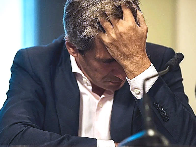 Luis Caputo preocupado