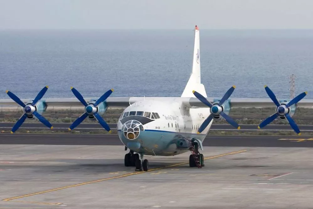 Antonov An-12 By Puente de Mando