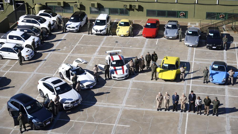 Autos lujo mafia contenedores by NA