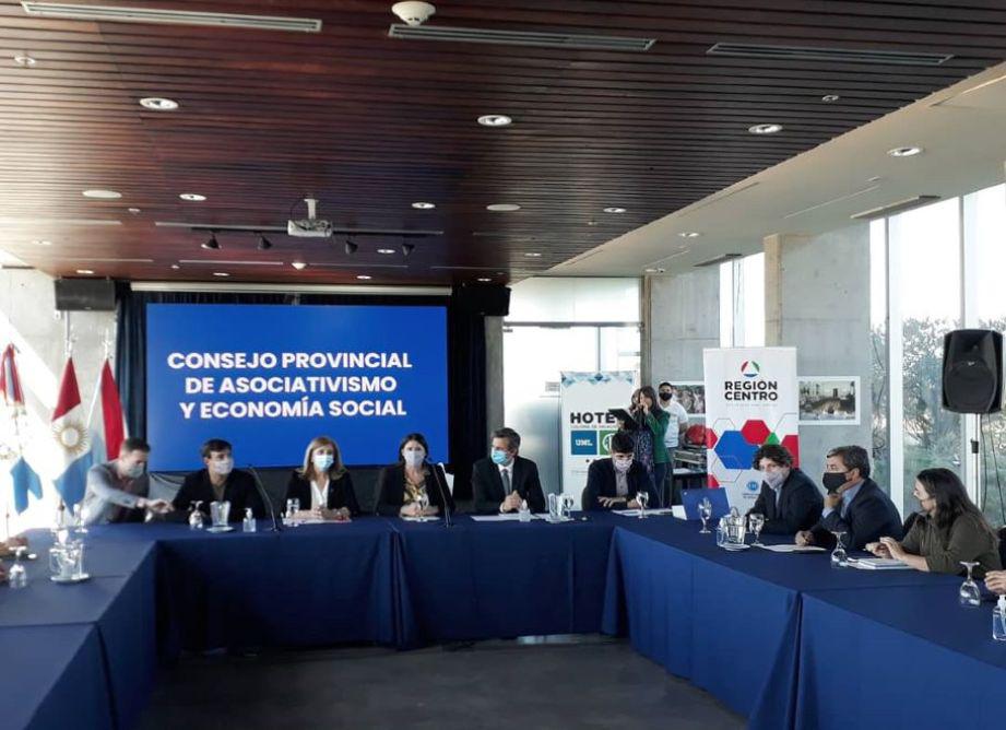 mesa de cooperativas y mutuales región centro by prensa Gobierno