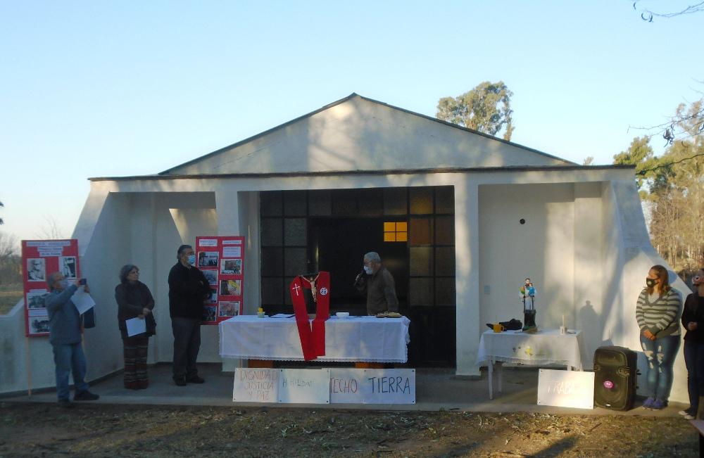 capilla Refugio Libertad by Adrian Camerano