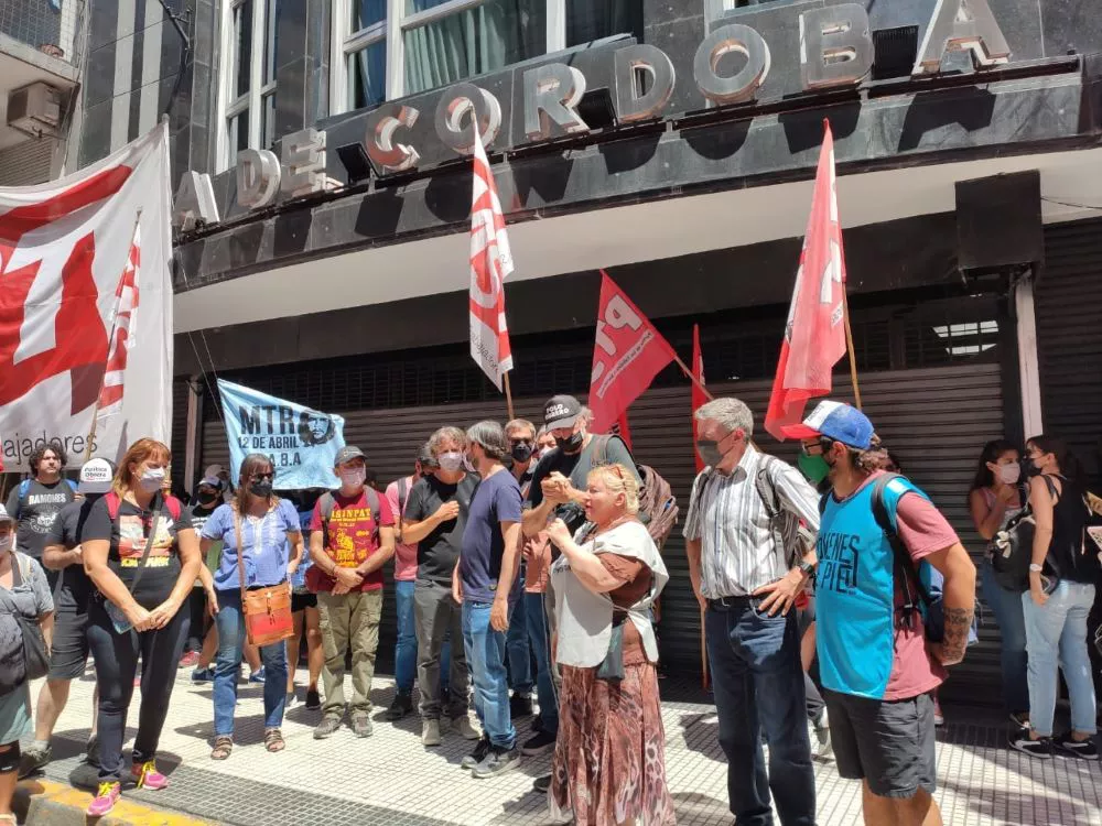 marcha frente a casa de cba en bs as by Tw Andrea D´Atri