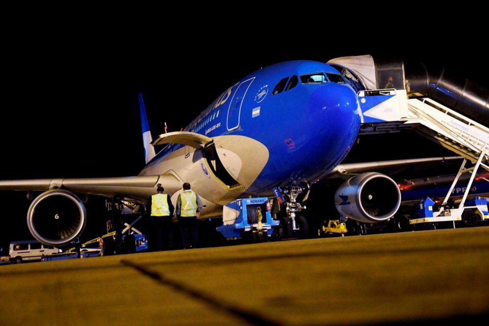 cuarto vuelo en búsqueda de vacunas rusas by Télam
