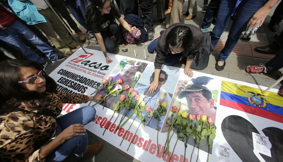 ecuador periodistas ssinados by El Comercio