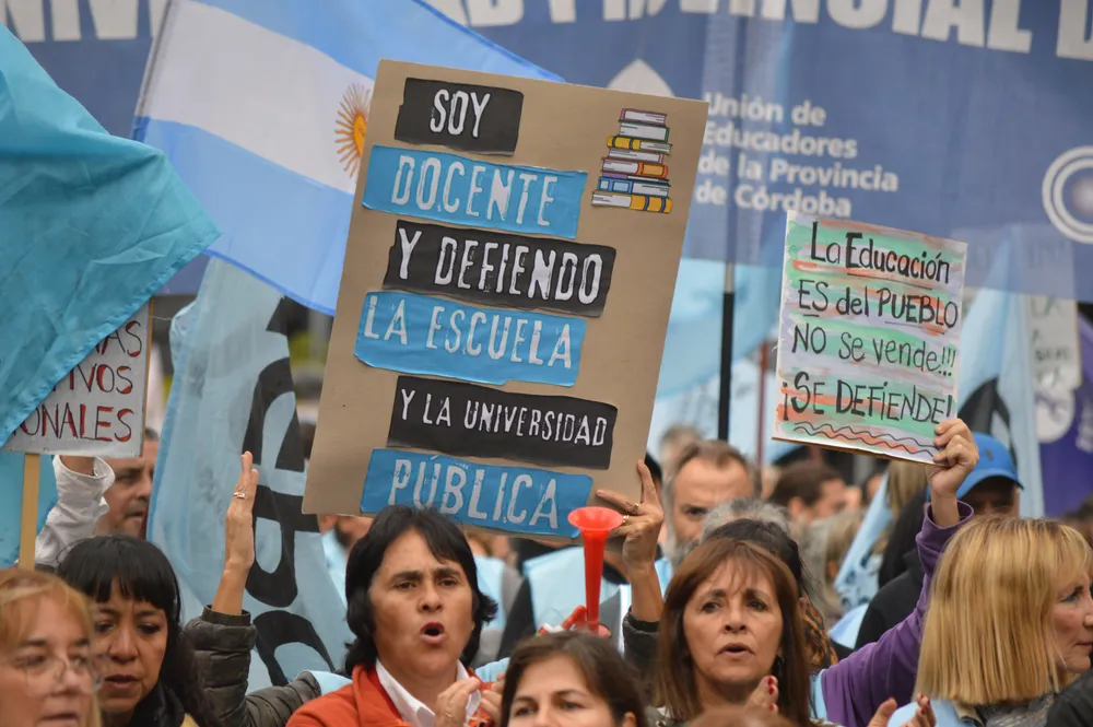 MARCHA universitaria by Miriam Campos LNM