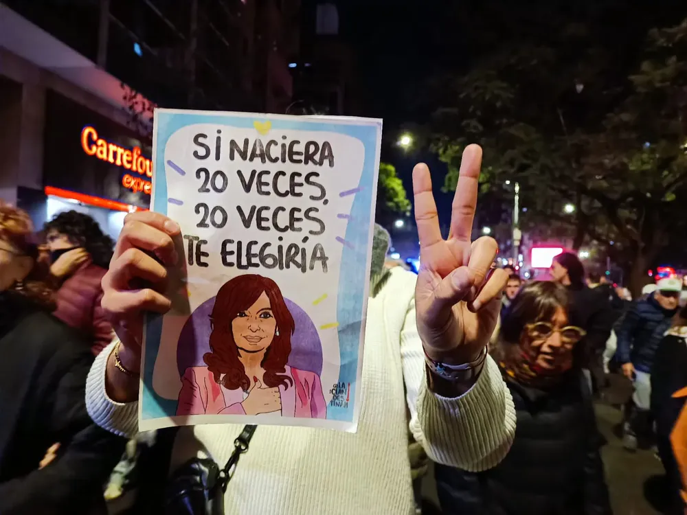 Movilización en el Patio Olmos por CFK (La Nueva Mañana) 2