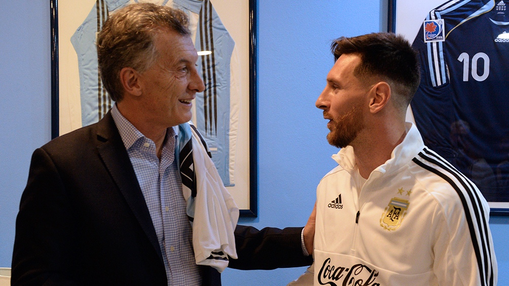 Macri y Messi by Télam