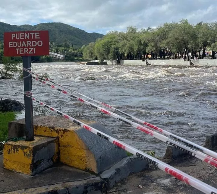 Crecida en Carlos Paz by gentileza