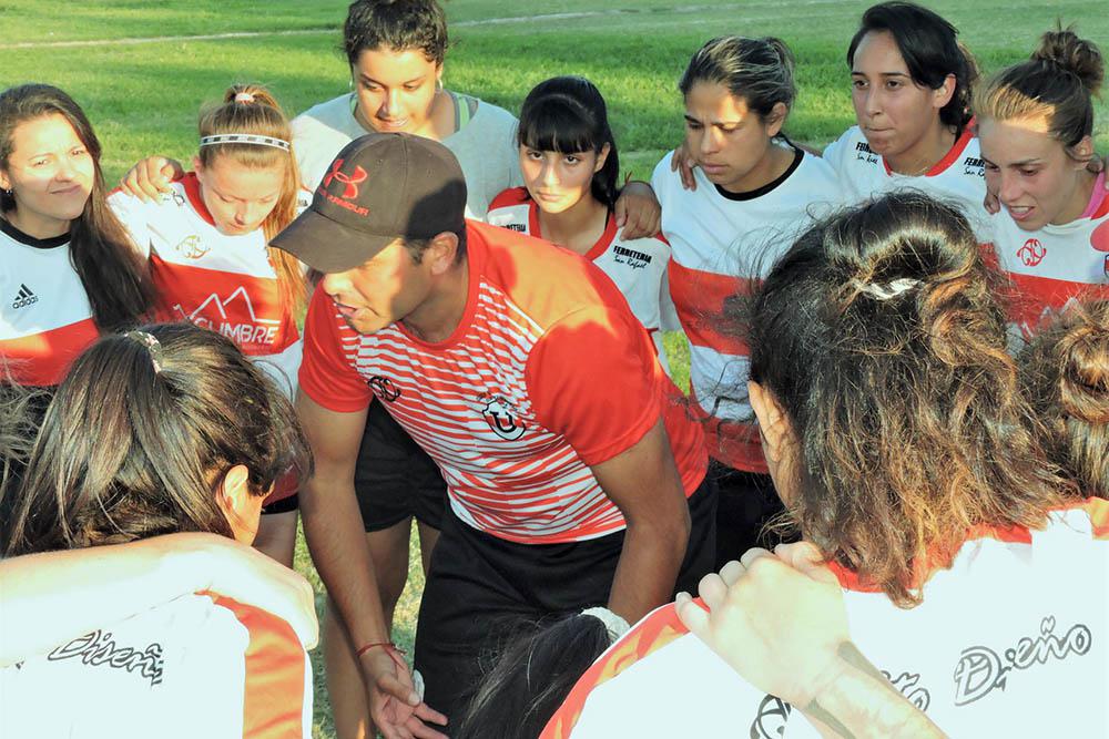 Sosa y el femenino de la U - Prensa Univesitario