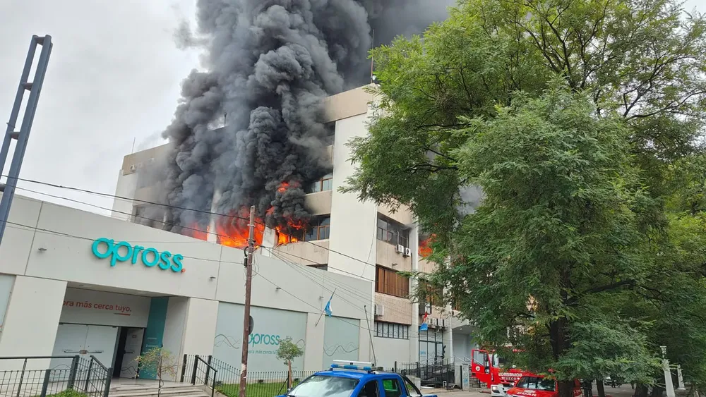 incendio apross by Facundo Arzamendia