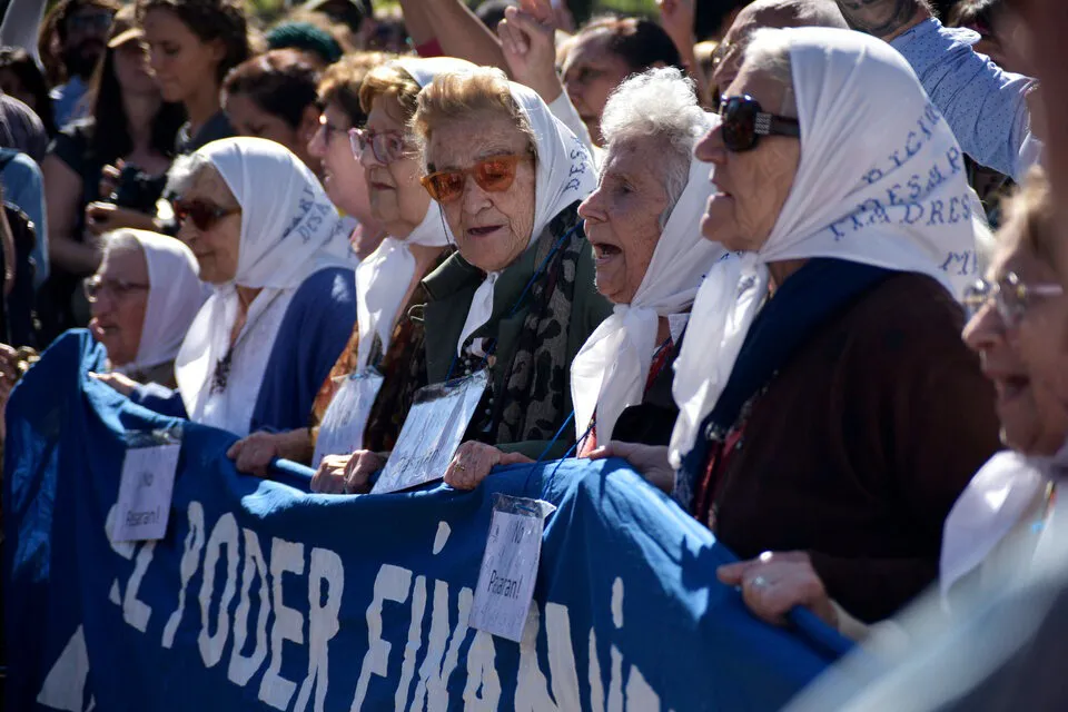 Madres de plaza de mayo by Página 12 Adrián Pérez
