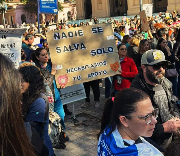 Nueva marcha del sector de la discapacidad en Plaza San Martín (gentileza) 001