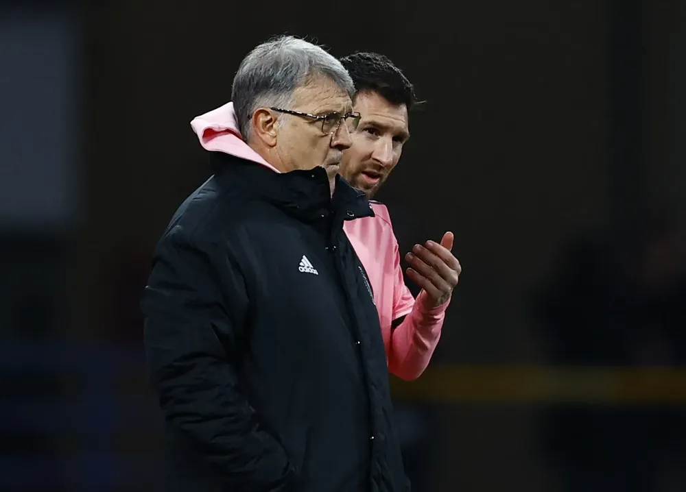 Tata Martino y Lionel Messi (Reuters NA)